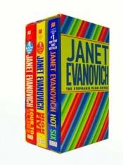 book cover of Plum Boxed Set 2 (4, 5, 6): Contains Four to Score, High Five and Hot Six (Stephanie Plum Novels) by Janet Evanovich