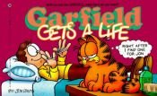 book cover of Garfield Gets a Life by Jim Davis