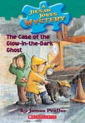 book cover of The case of the glow-in-the-dark ghost by James Preller