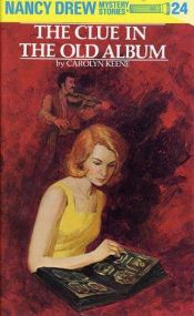 book cover of The Clue in the Old Album by Carolyn Keene