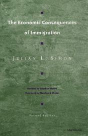 book cover of The Economic Consequences of Immigration by Julian Lincoln Simon