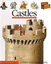 book cover of Castles by Découvertes Gallimard