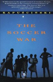 book cover of La prima guerra del football e altre guerre di poveri by Ryszard Kapuscinski
