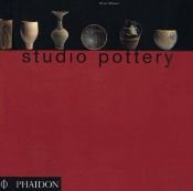 book cover of Studio pottery : twentieth century British ceramics in the Victoria and Albert Museum Collection by Oliver Watson