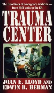book cover of Trauma Center: The front lines of emergency medicine - from EMT units to the ER by Joan-Elizabeth Lloyd