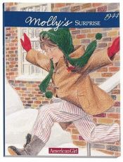 book cover of Molly's Surprise: A Christmas Story (The American Girls Collection - Book #3) by Valerie Tripp