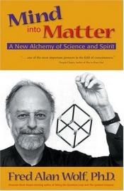 book cover of Mind into matter : a new alchemy of science and spirit by Fred Alan Wolf