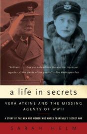 book cover of A Life in Secrets : Vera Atkins and the Missing Agents of WWII by Sarah Helm