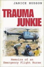 book cover of Trauma junkie : memoirs of a flight nurse by Janice Hudson