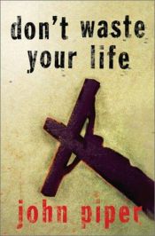 book cover of Verspil je leven niet... maar laat het waardevol zijn. by John Piper