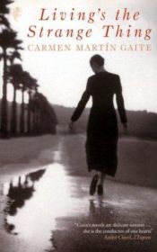book cover of Lo raro es vivir by Carmen Gaite