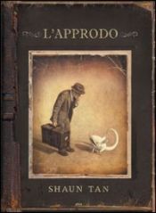 book cover of L'approdo (titolo originale The Arrival) by Shaun Tan