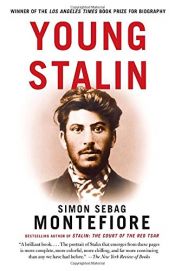 book cover of Stalin - młode lata despoty : zanim powstał dwór Czerwonego Cara by Simon Sebag-Montefiore